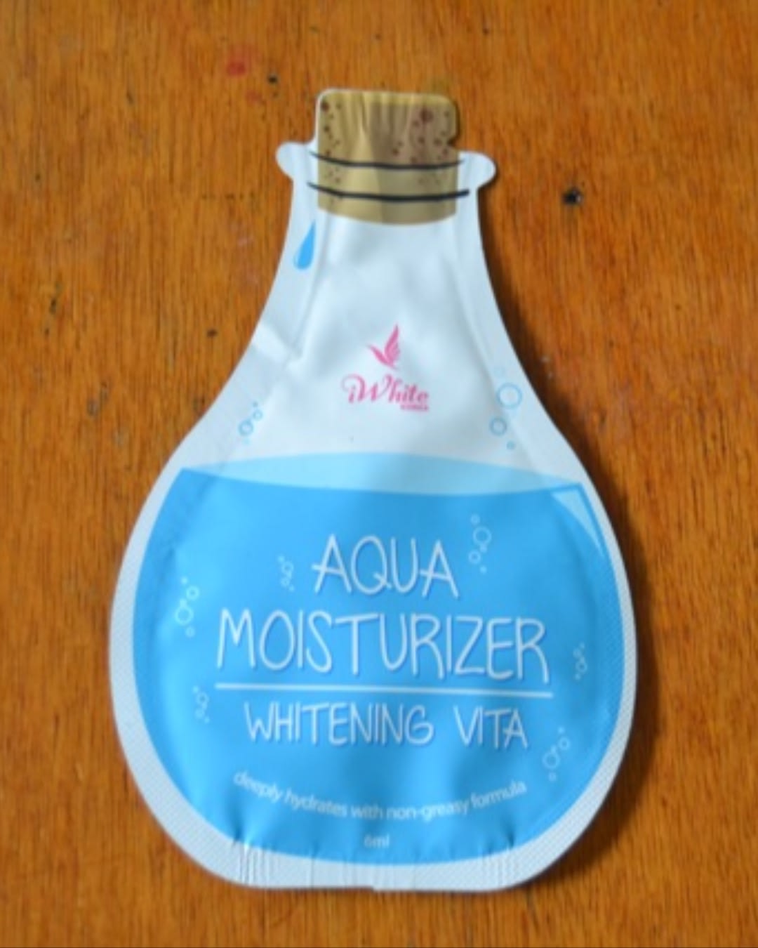 aqua moisturizer whitening vita