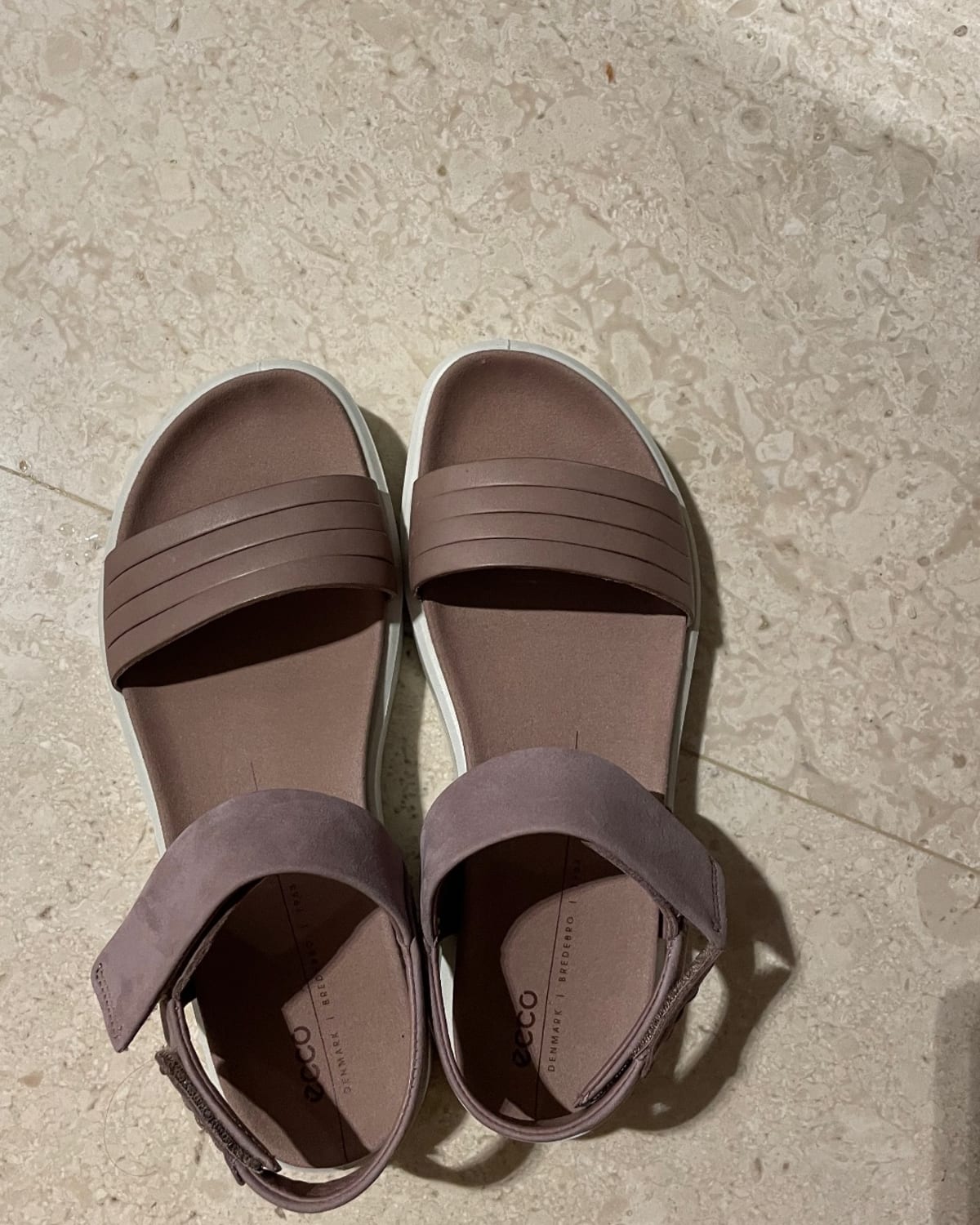 Bought ECCO sandals from U.S. ECCO website. So comfy and stylish. Vpost