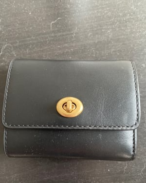 I bought this coach mini Turnlock wallet from EBay and the whole ...