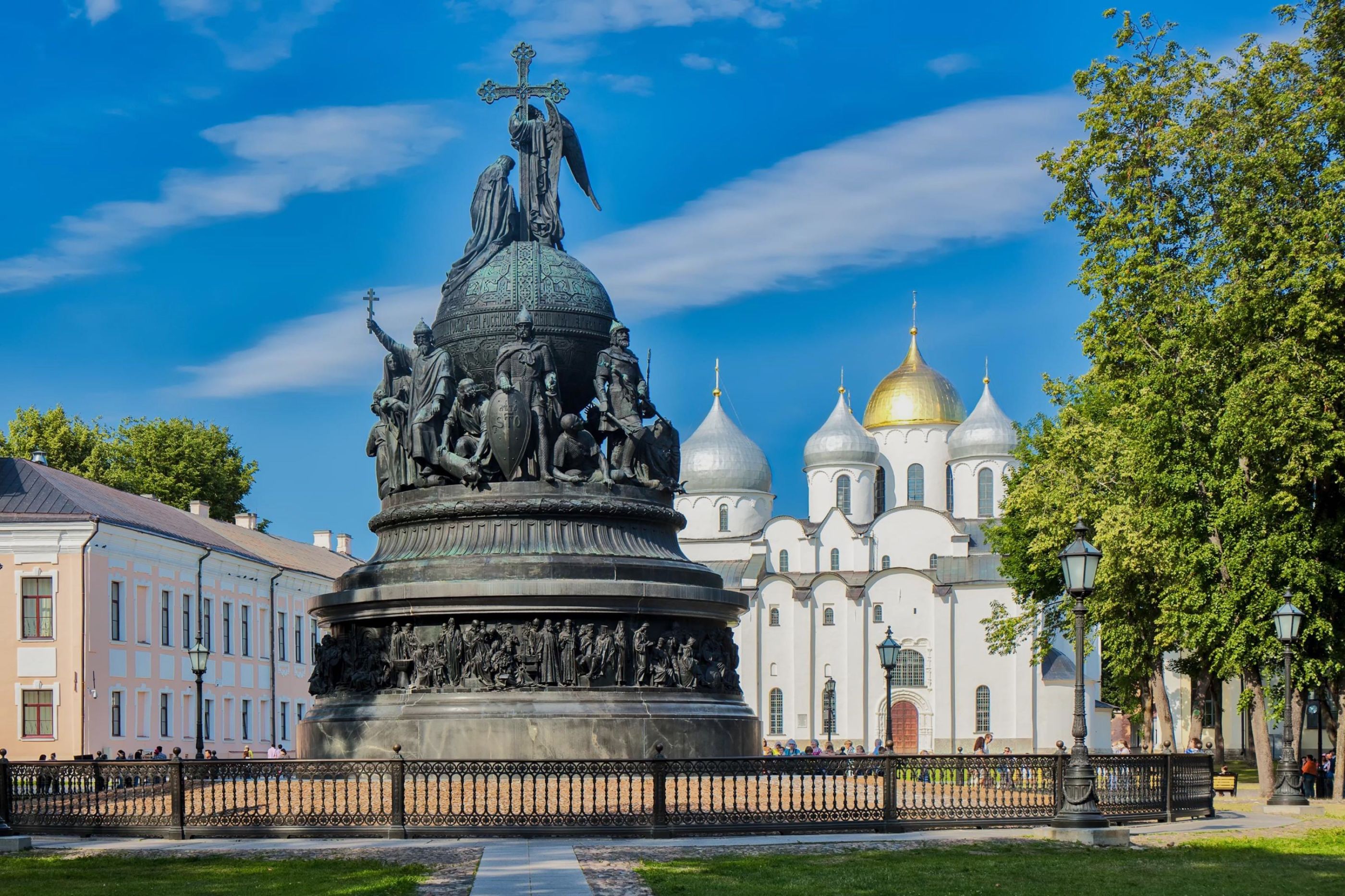 Великий Новгород памятник тысячелетие России и Софийский собор