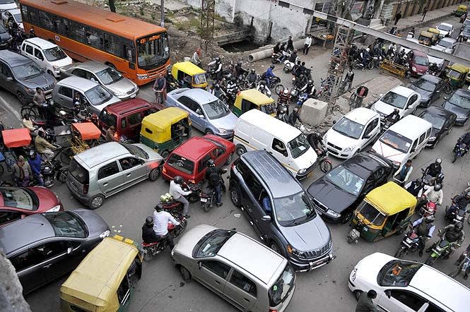 Car Rental in India: Navigating Rash Driving for Safe Travel