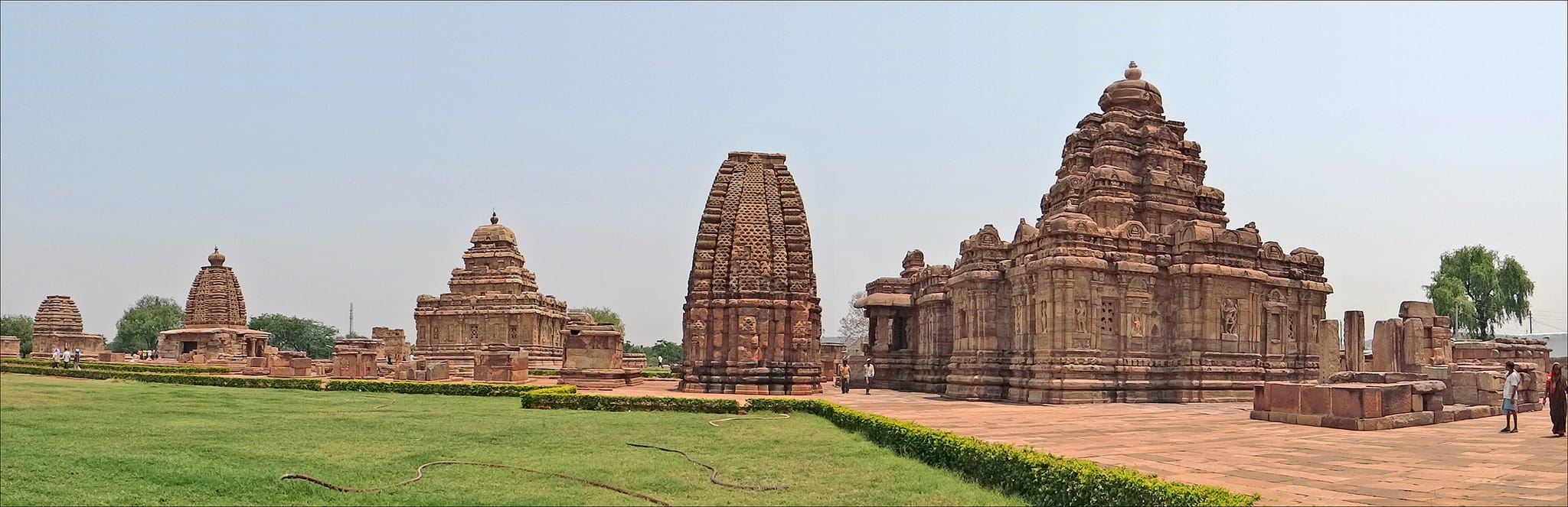 Hire a car and driver in Pattadakal