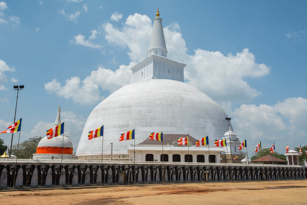 Hire a car and driver in Anuradhapura