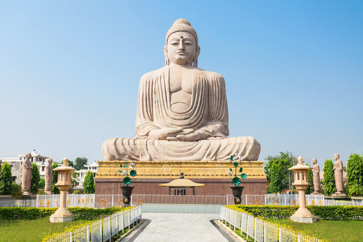 Hire a car and driver in Bodh Gaya