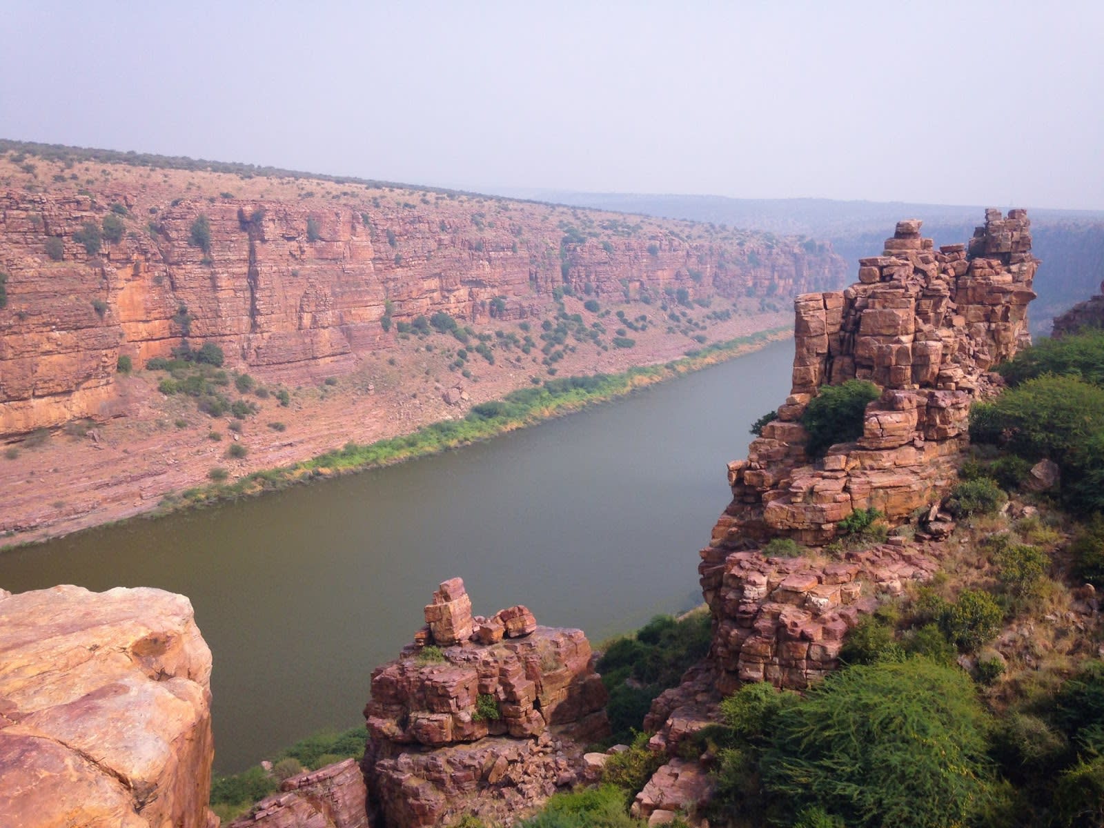 Hire a car and driver in Gandikota