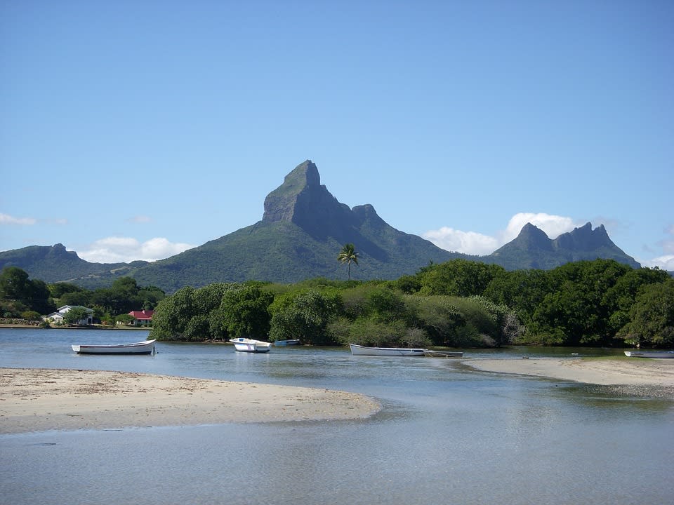 Hire a car and driver in Long Mountain