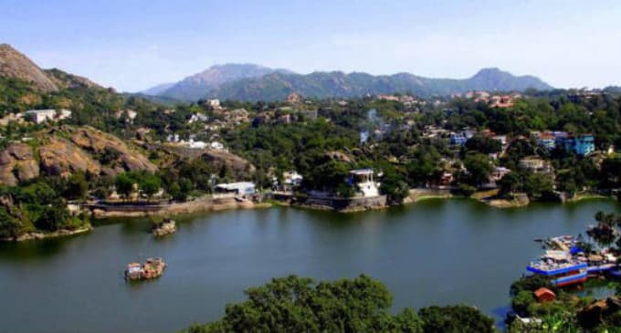 Hire a car and driver in Mount Abu