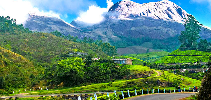 Hire a car and driver in Munnar