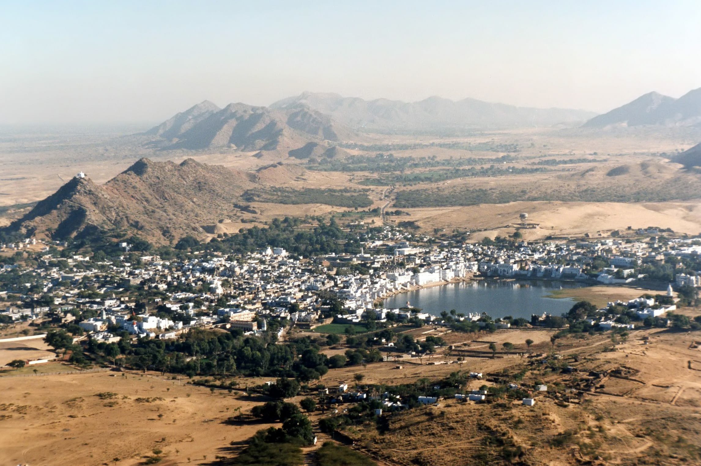 Hire a car and driver in Pushkar