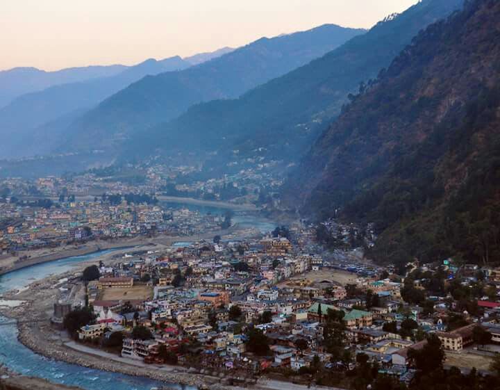 Hire a car and driver in Uttarkashi