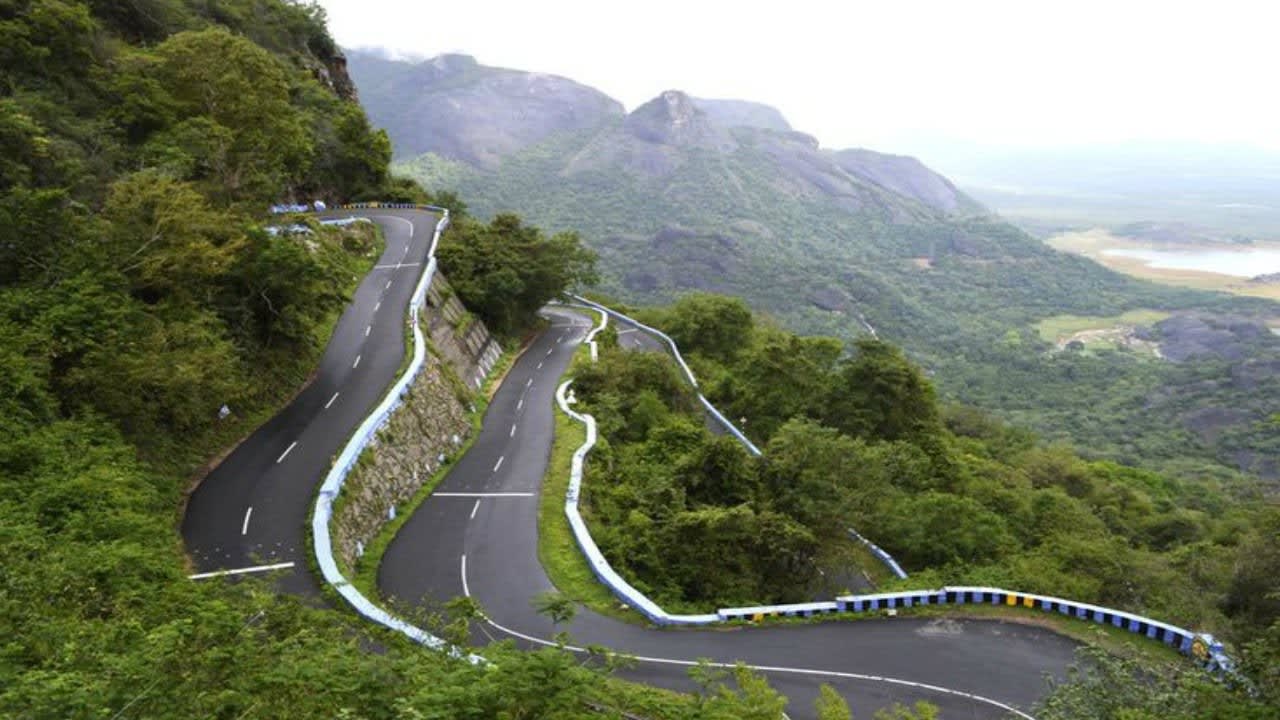 Hire a car and driver in Yercaud