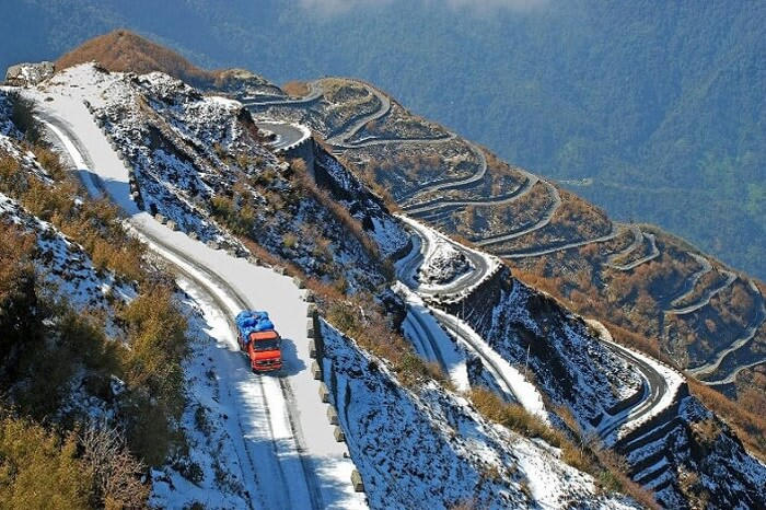 Hire a car and driver in Zuluk