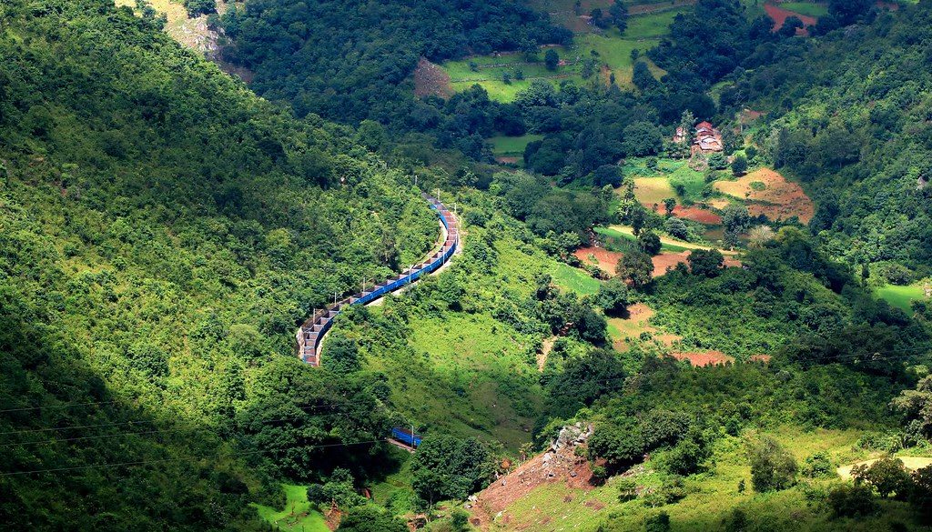 araku travel car