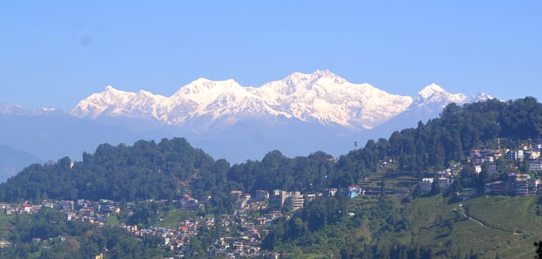 Hire a car and driver in Darjeeling