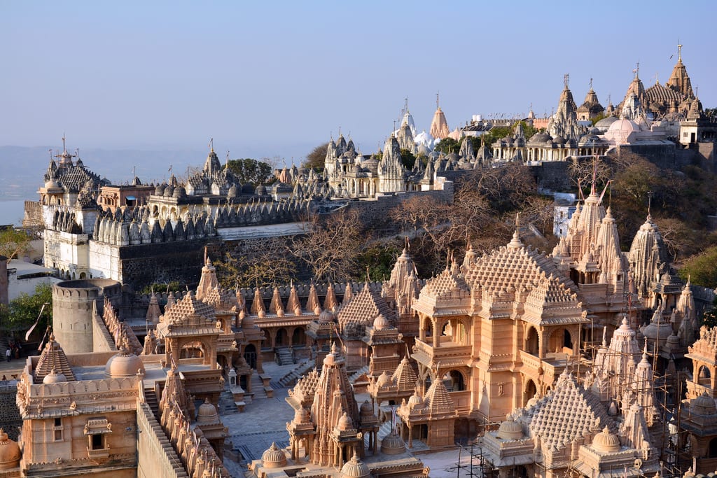 Hire a car and driver in Palitana