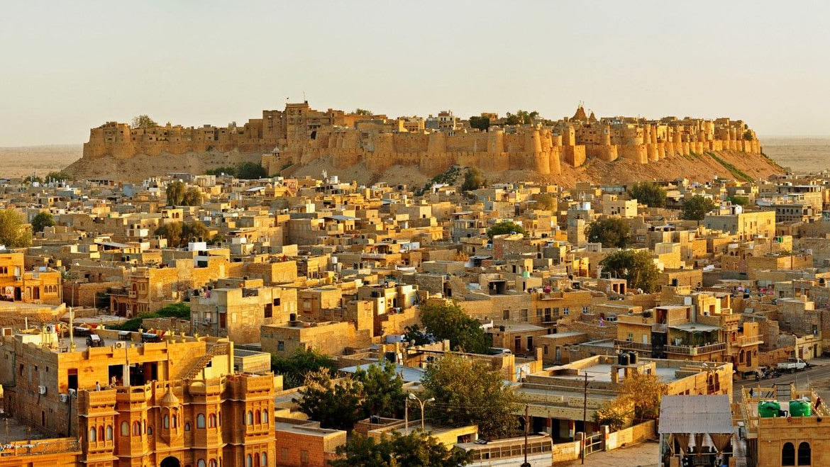 Hire a car and driver in Jaisalmer