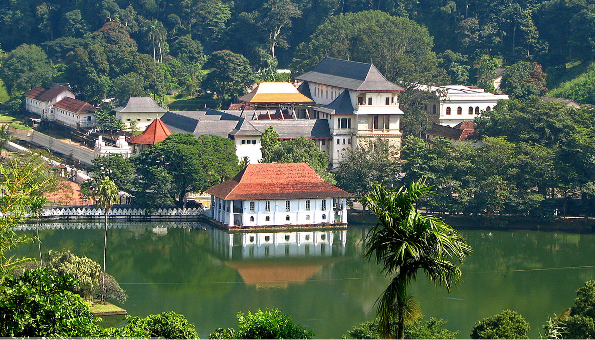 Hire a car and driver in Kandy