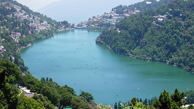 Hire a car and driver in Nainital