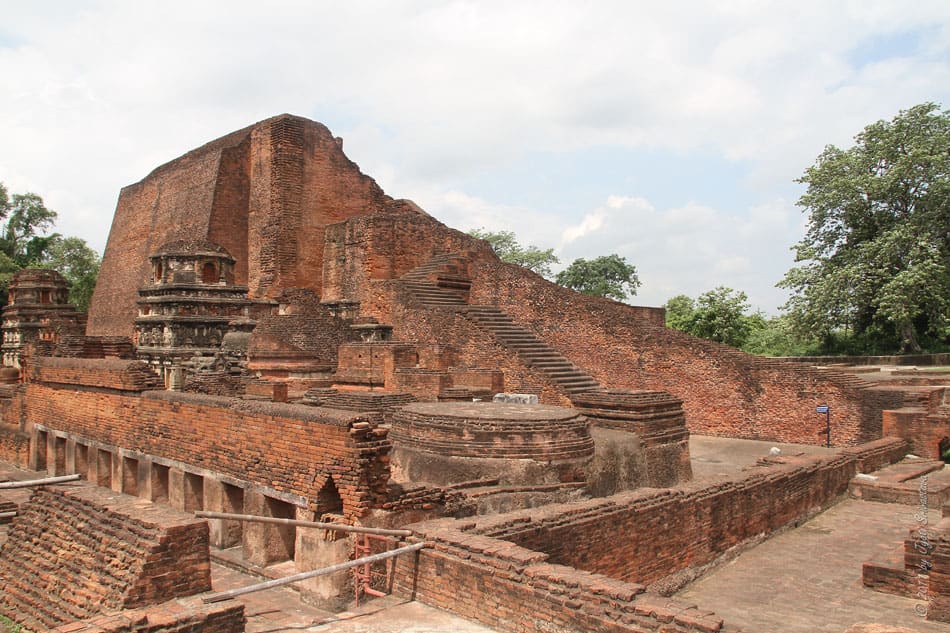 Hire a car and driver in Nalanda