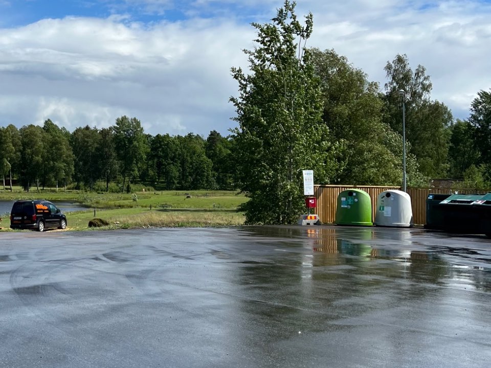 Station-service avec robinet d'eau potable et magasin :) – 1