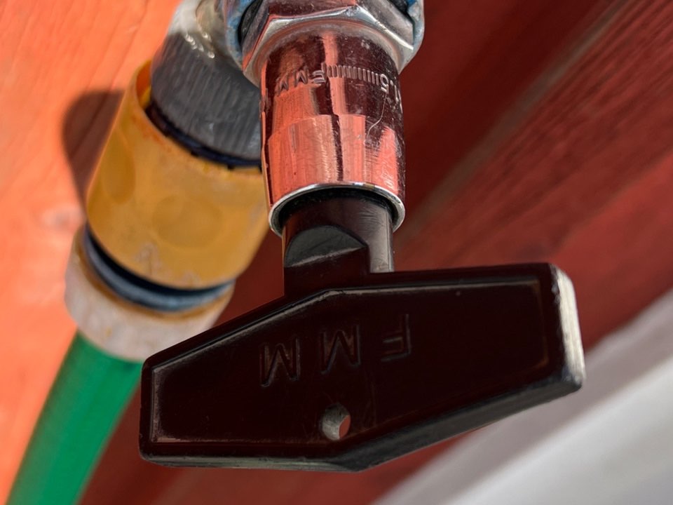 Station-service avec robinet d'eau potable et magasin :) – 2