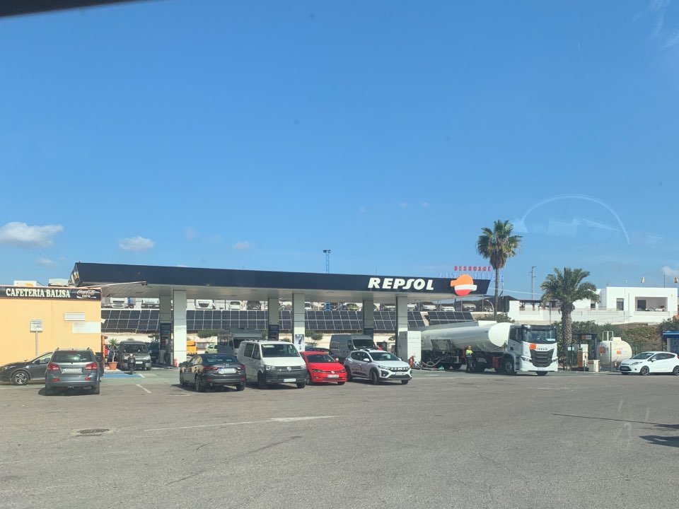 Autobahn Tankstelle – 2