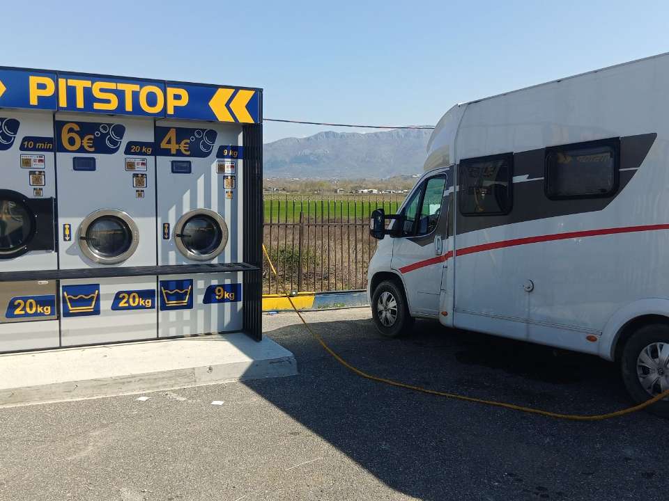 Aire de repos & Buanderie – Service camping-car & Buanderie – 1