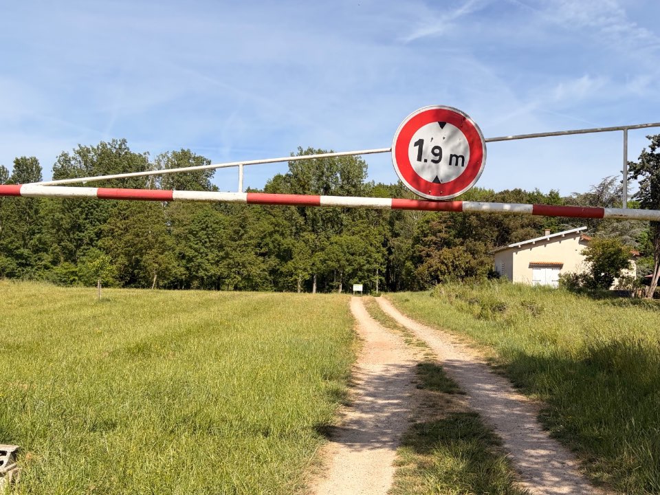 Ort mit Parkplatz – 4