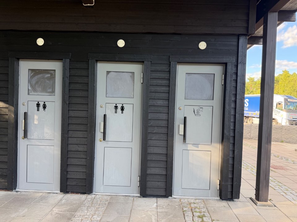 Autobahnrastplatz – 3