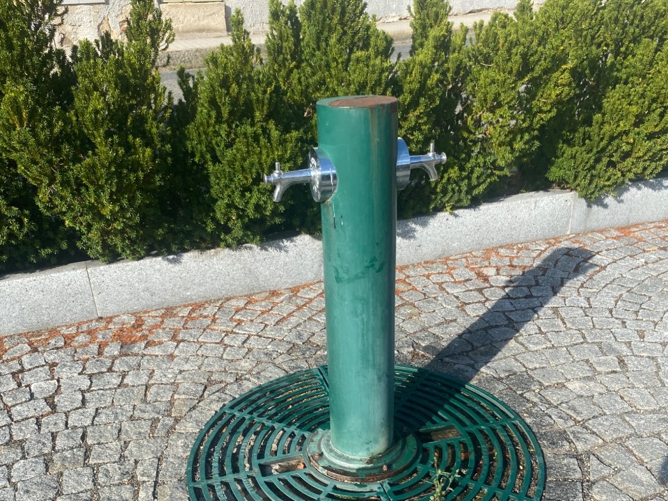 Drückwasserhahn mit schnellem Wasser – 1