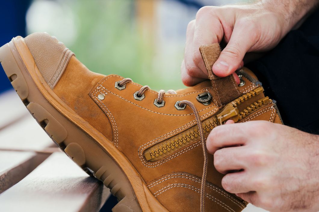 Why tradies love our zipped work boots
