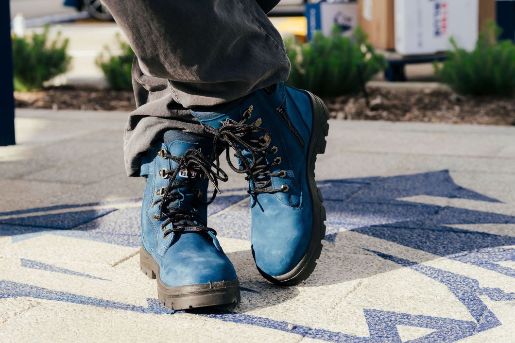 Blue Steel Blue boots men – leg cross
