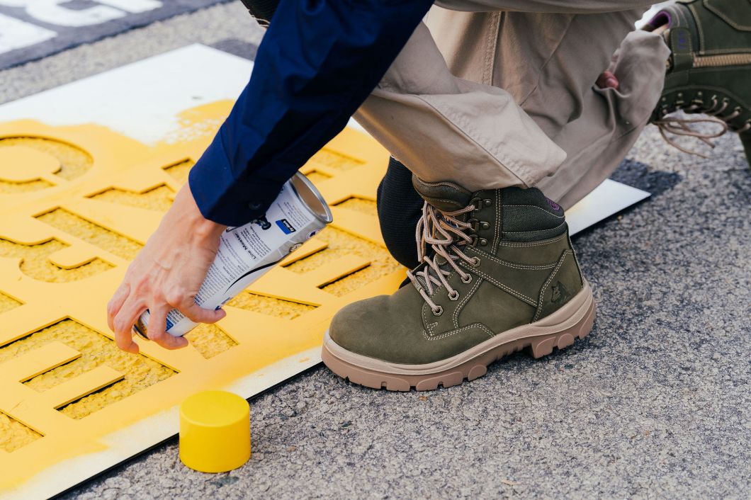 512761 – Southern Cross Zip Khaki Spray painter