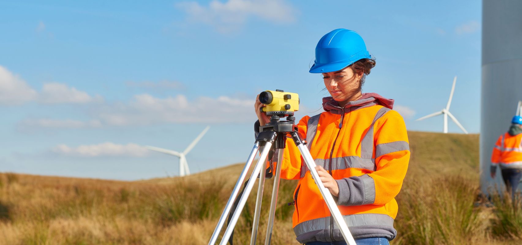 Female windfarm Engineer - UK CSR LR (iStock-506590198) - cropped