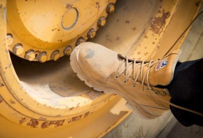 How To Choose Between Work Boot Fastening Styles and Features