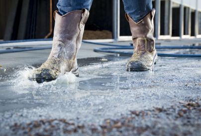 Verzorg en bescherm werkschoenen met Steel Blue Dubbin