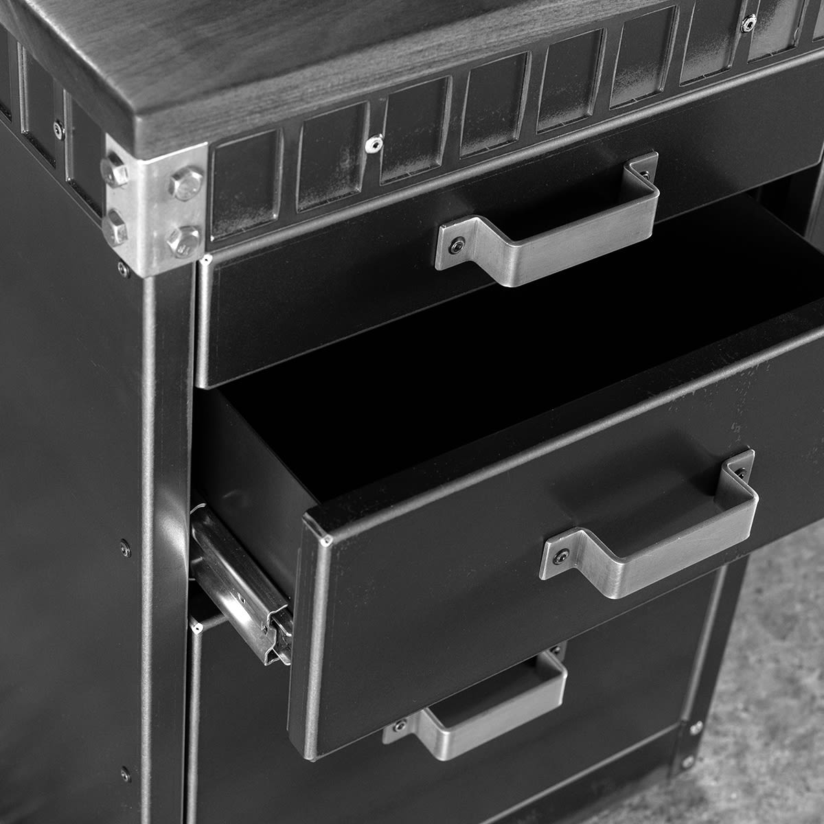 SV-BRUNEL-3-DRAWER-CLOSEUP