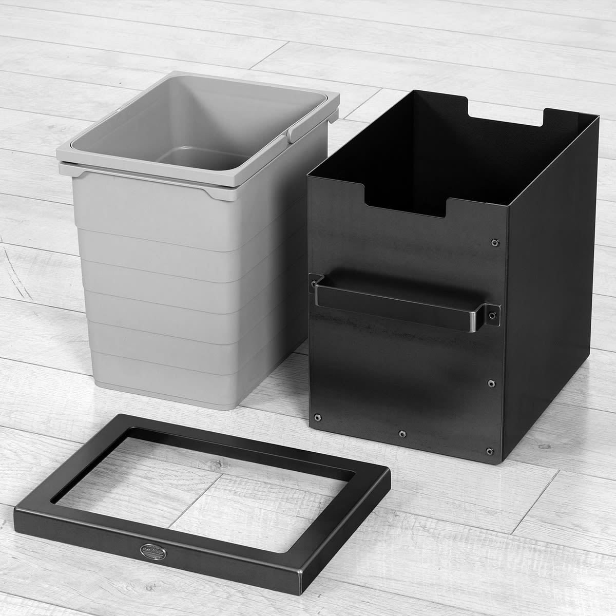 SV-WASTE-BIN-CLOSEUP-001