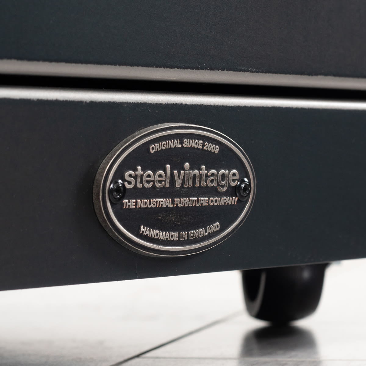 SV-FACTORY-UNIT-1-3DRAWER-BADGE-001
