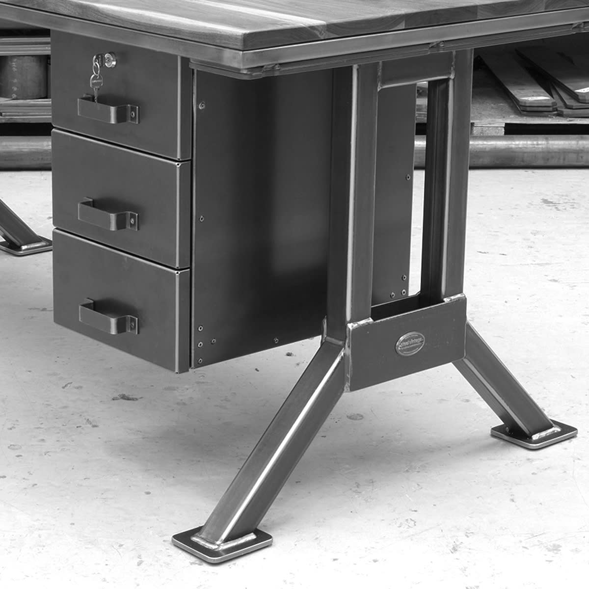 SV-OFFICERS-DESK-LEG
