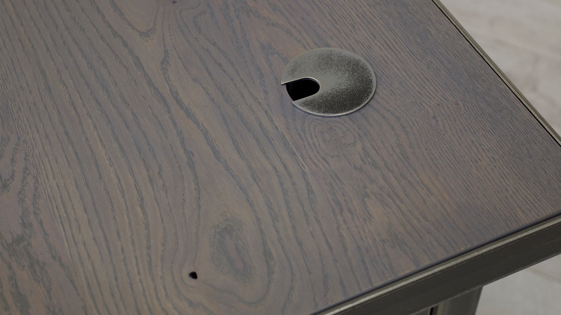 The Tanker Single Desk 003