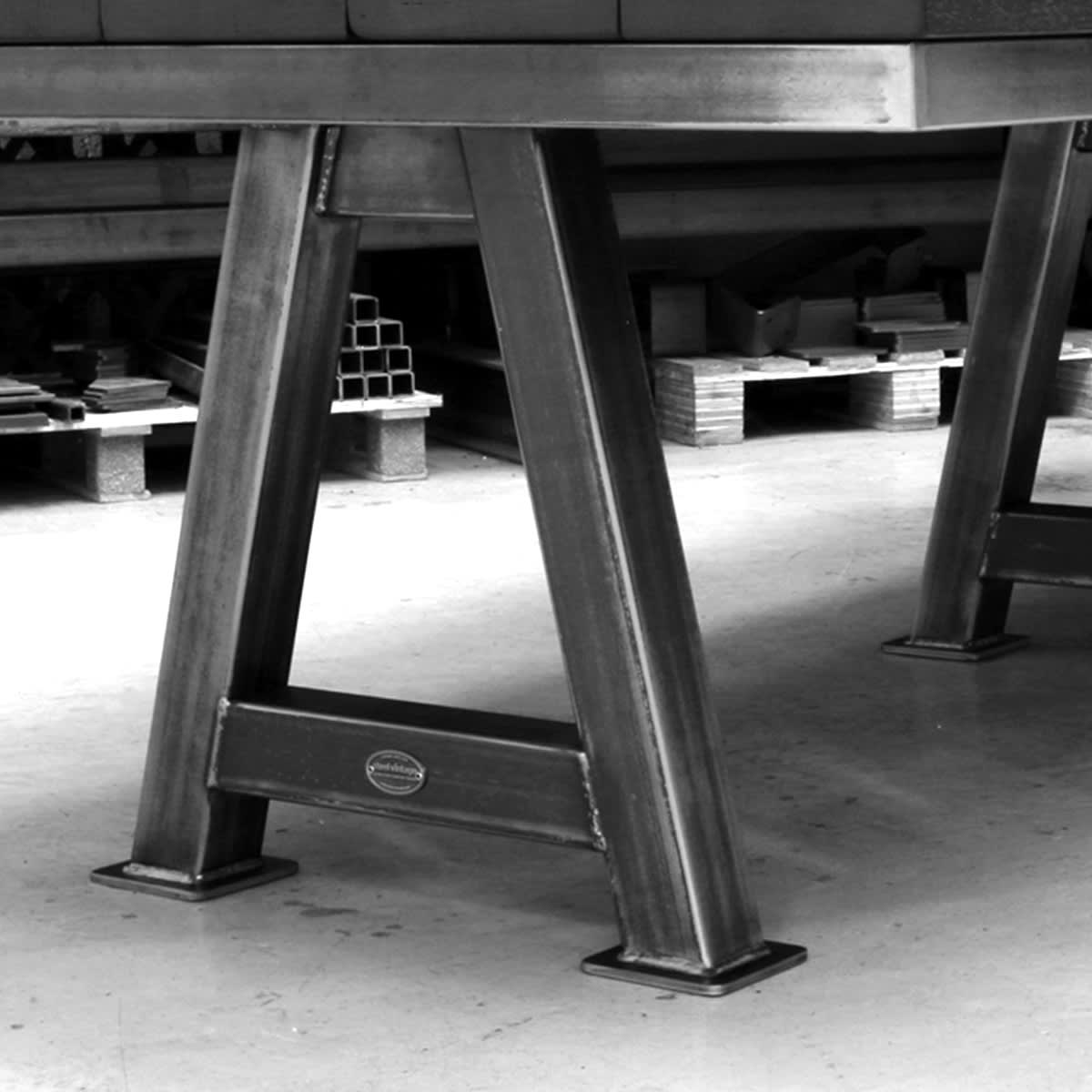 SV-GRAND-ARCHITECTS-TABLE-LEG