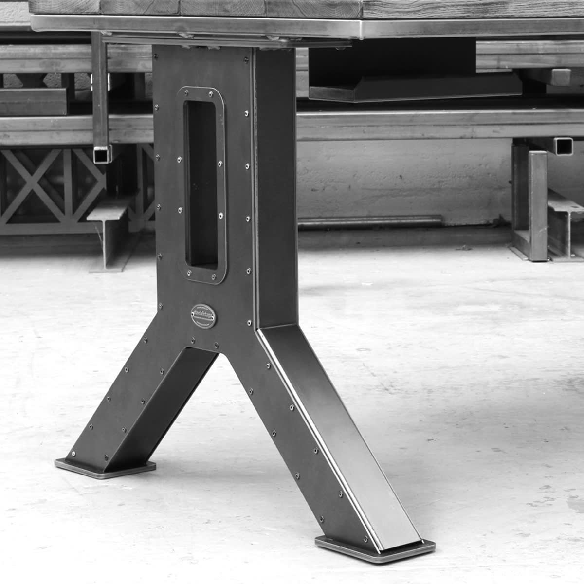 SV-ENGINEERING-MODEL-2-DESK-LEG