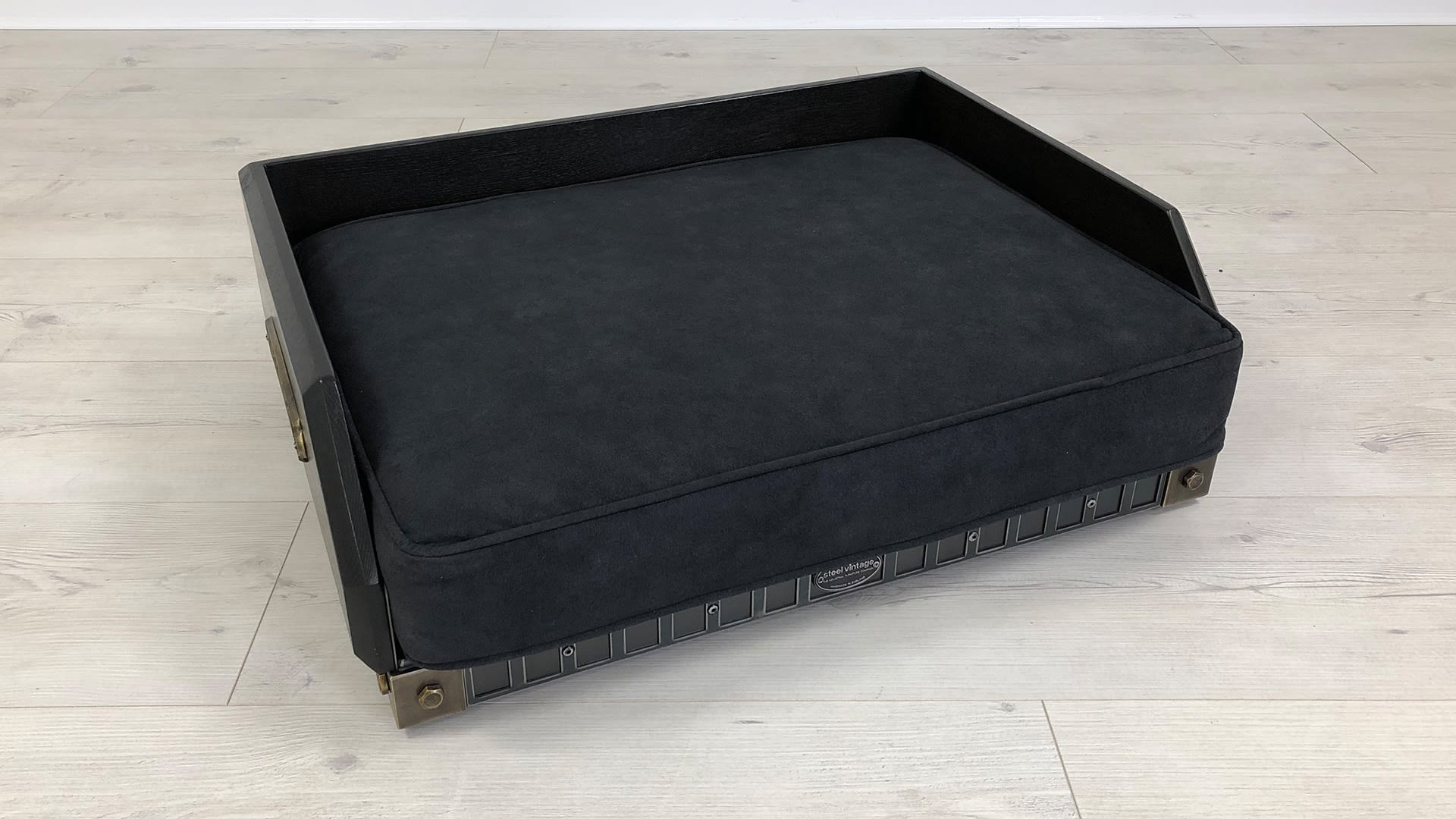 Steel vintage dog bed ebony