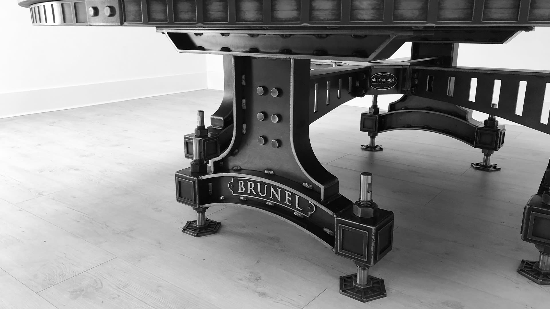 SV BRUNEL QUAD LEG TABLE BW