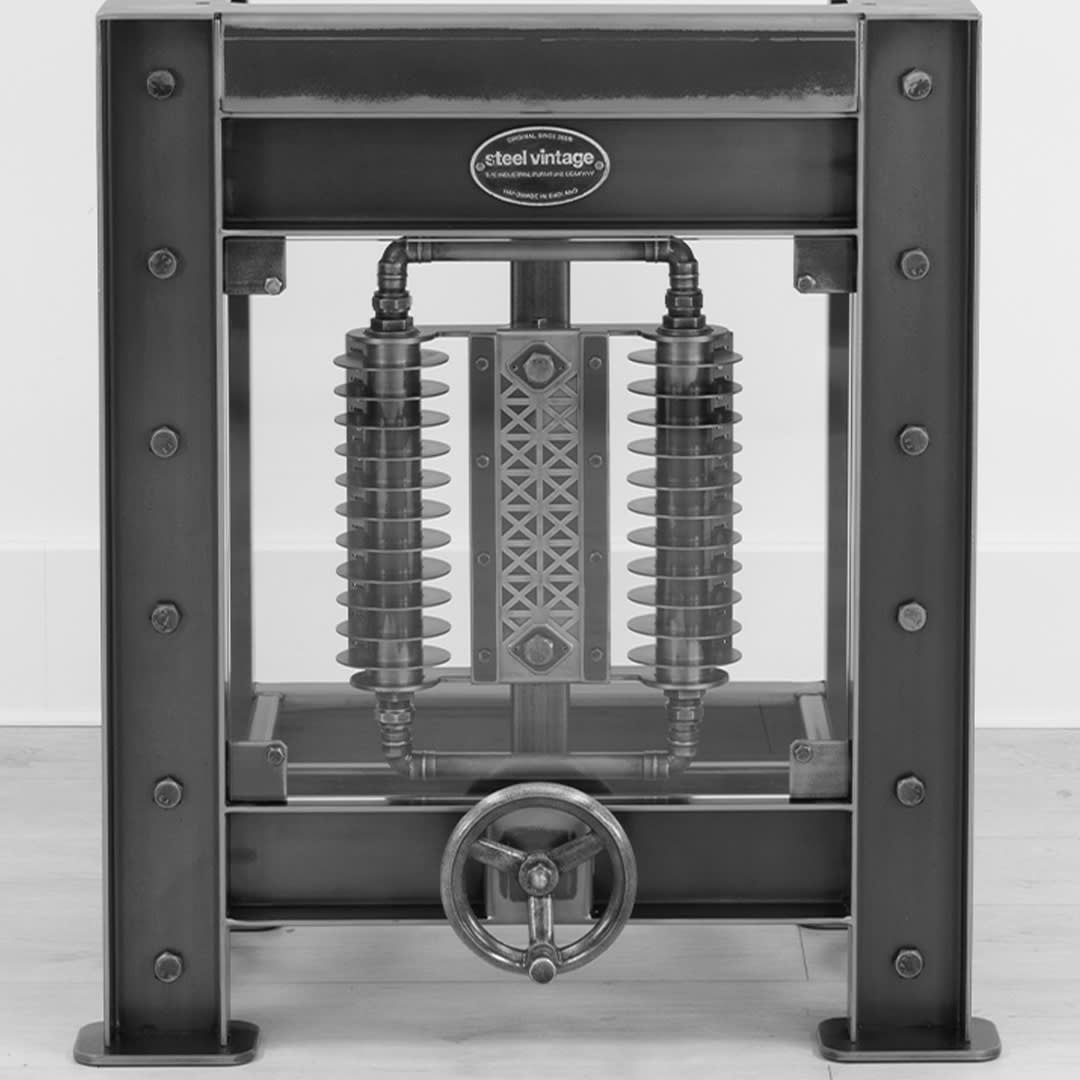 SV STEAMPUNK VANITY STAND BW