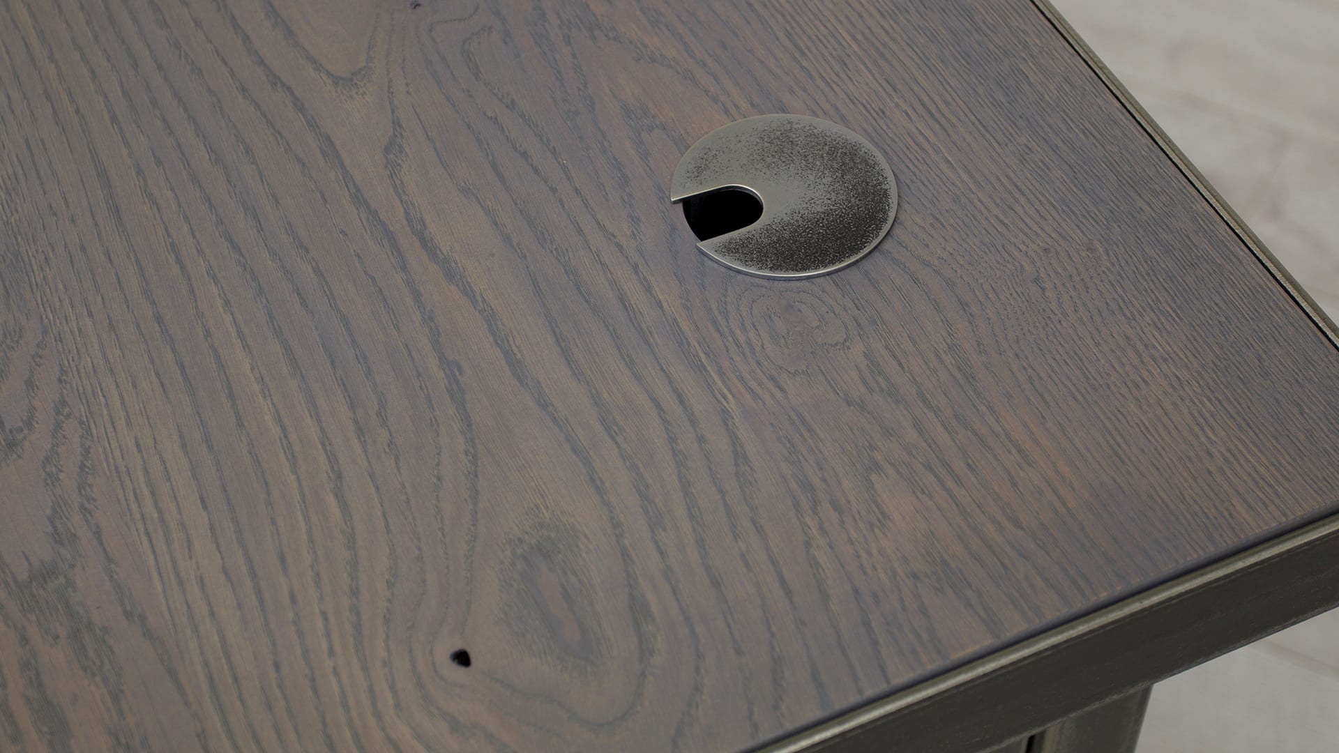 SV Tanker Single Pedestal Desk