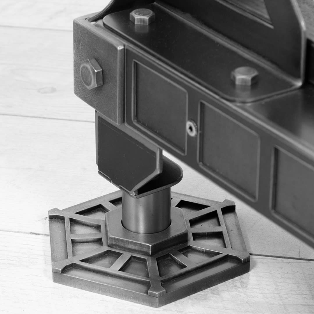SV-BRUNEL-DISPLAY-STAND-BW