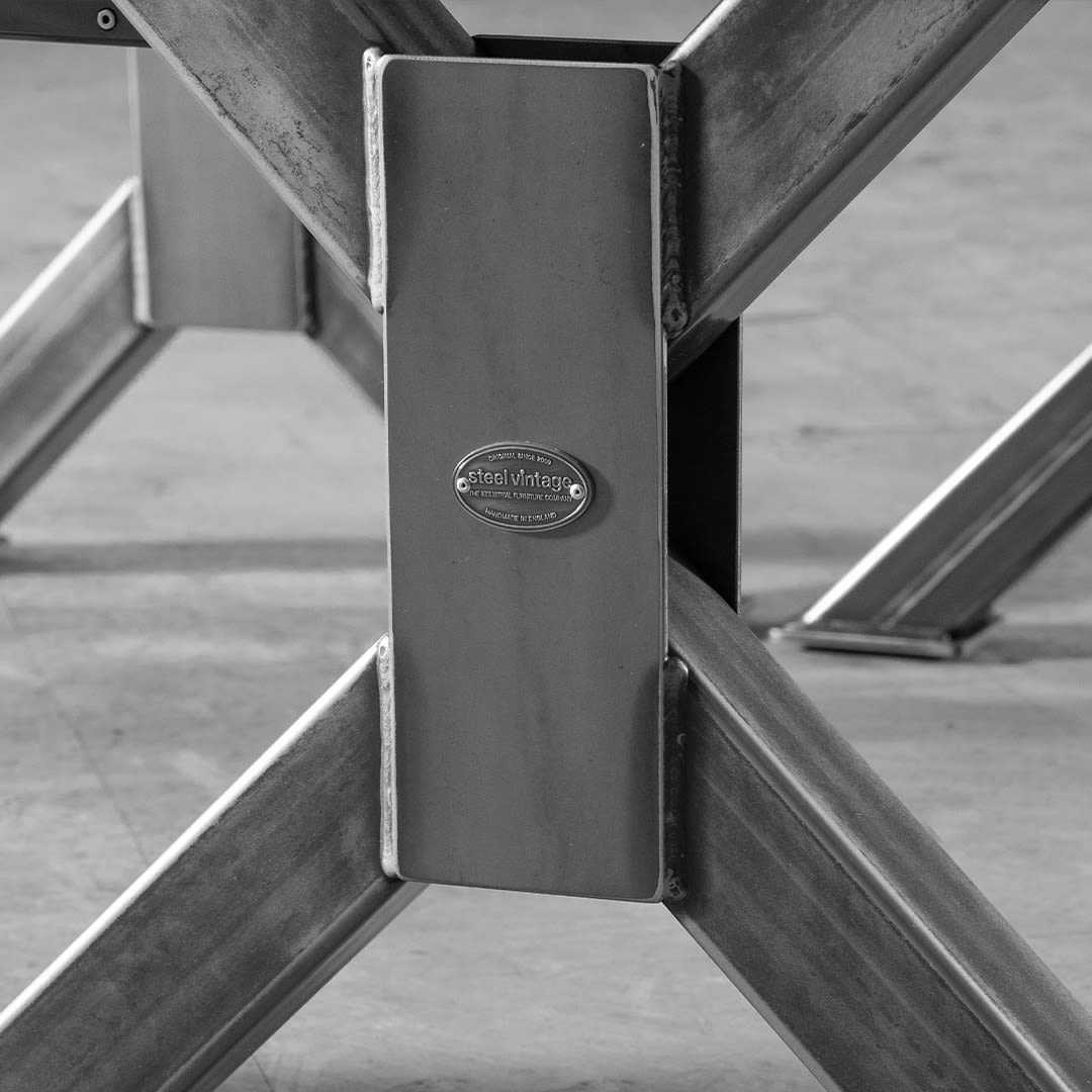 sv grand x modular desk black and white badge