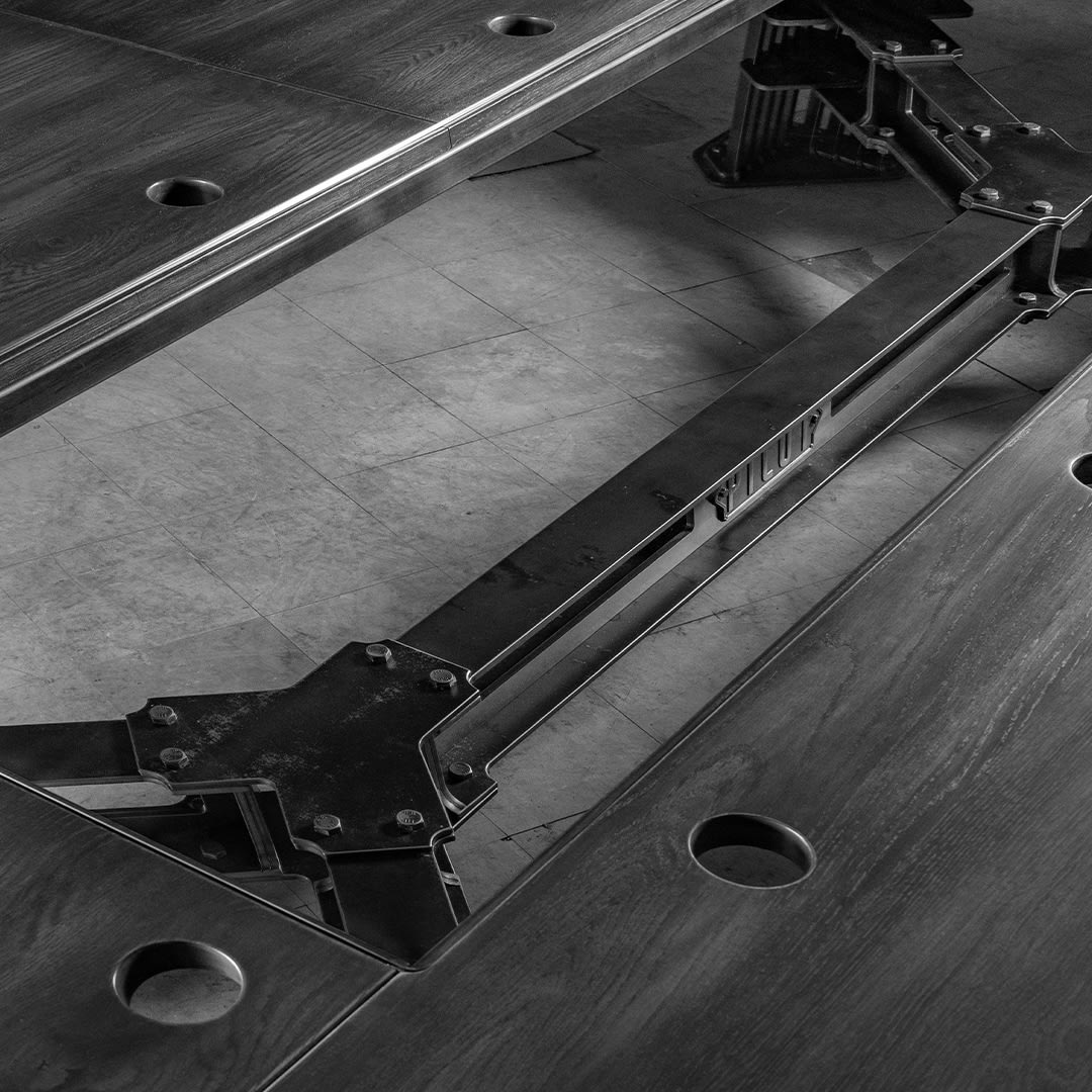 SV-PILOT-QUAD-LEG-TABLE-BW-1